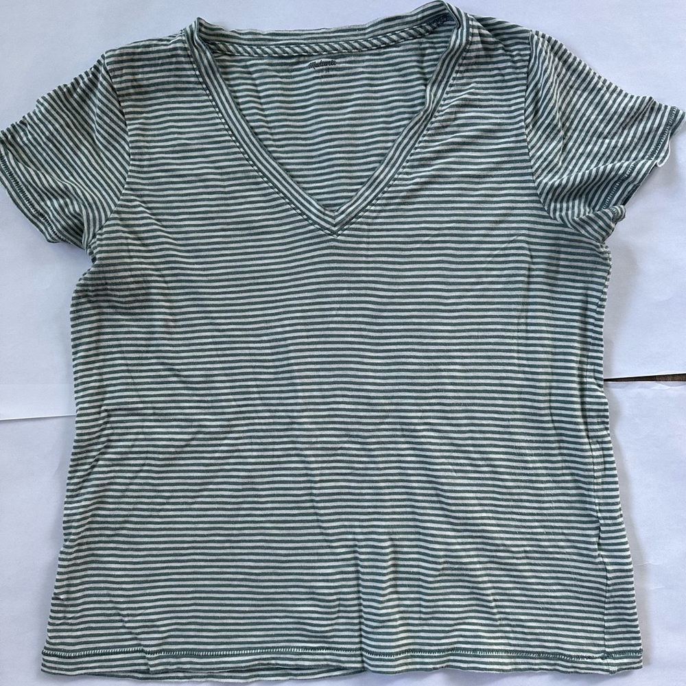 Madewell Tee…bundle my other items for a great deal!